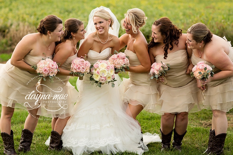 09aVintage_Barn_Wedding_Hilltop_Manor